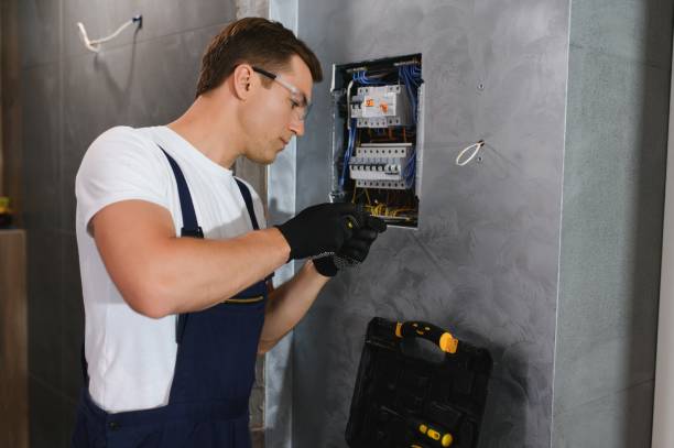 Best Local Electrician Companies  in Red Oaks Mill, NY